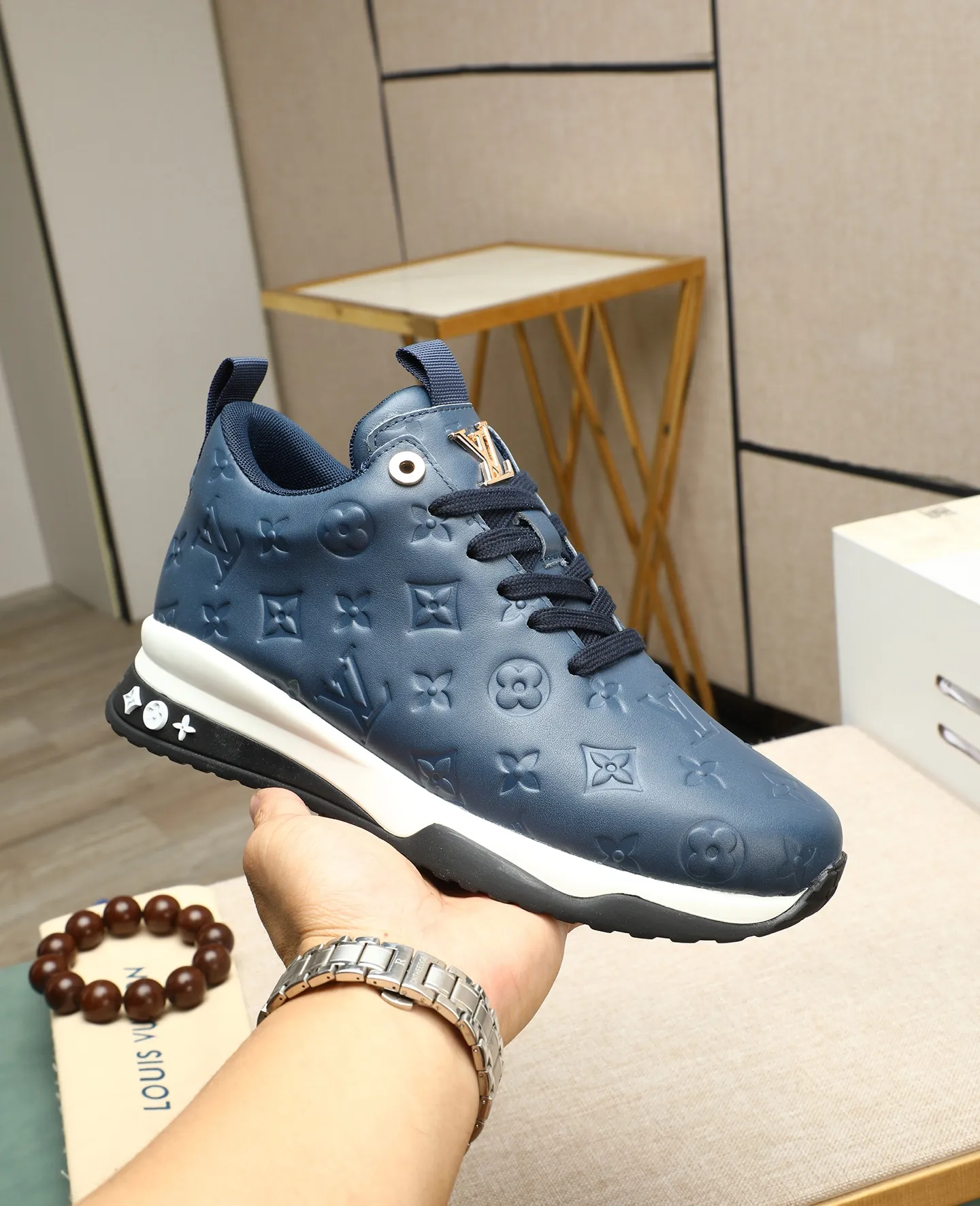 Men's shoes 💰520 📛📛【LOUIS VUITTON】Louis Vuitton official website synchronized new products 👟Milan fashion catwalk style 🇰🇾🇰🇾LV family logo, celebrity style, a must-have for fashionistas ⚠️First-layer calfskin ➕Mesh lining ➕Official website original version special outsole 👞Number 39-44 (38 45 46 customized)